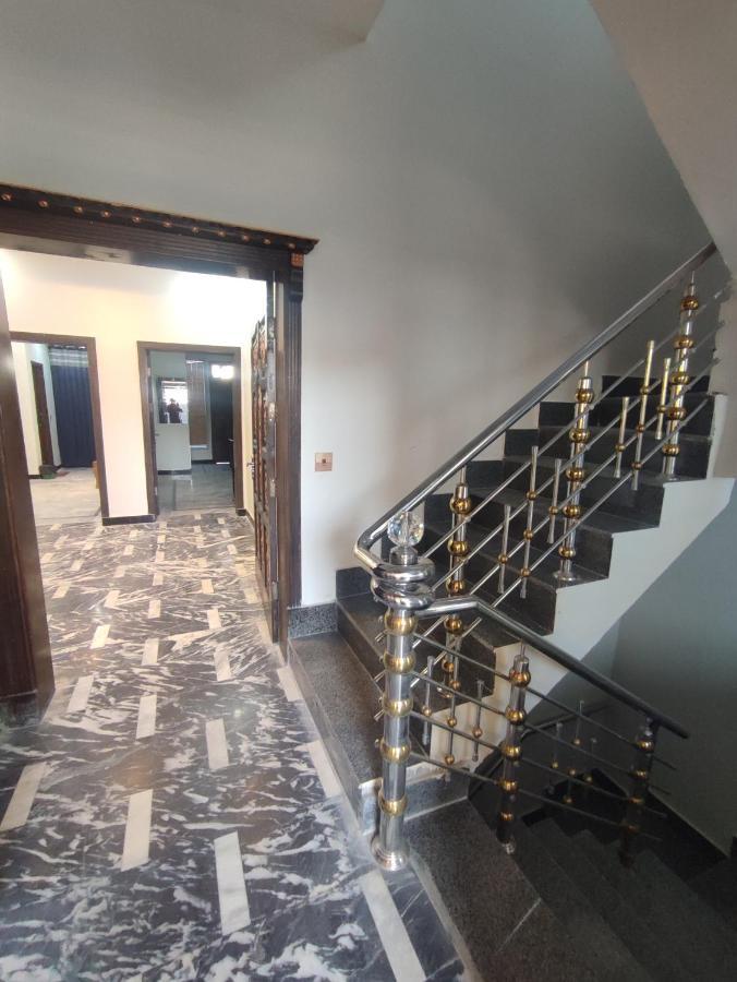 Lavish Residency Guest House Fasial Town 拉瓦尔品第 外观 照片